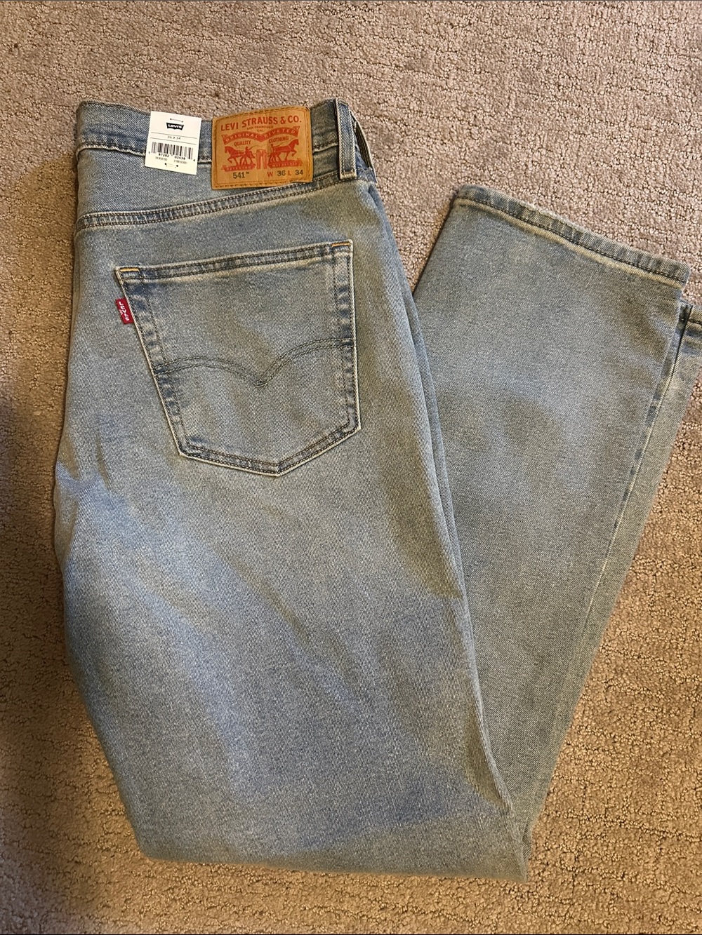 Levi's Men's Light Wash Relaxed Fit Jeans